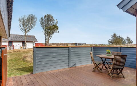 Severina - 900M from the Sea: Bois, Jardin, Arrière-Cour, Lot Terre, Domicile, Toit, Ombre, Plate-Forme, Dur, Cour
