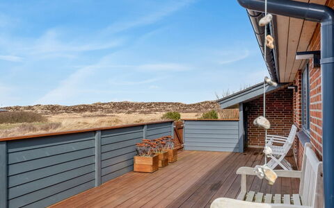 Severina - 900M from the Sea: Bois, Jardin, Arrière-Cour, Lot Terre, Domicile, Toit, Ombre, Plate-Forme, Dur, Cour
