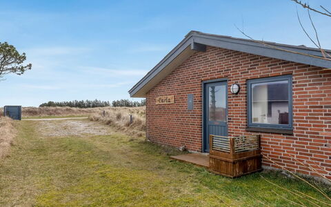 Severina - 900M from the Sea: Bois, Jardin, Arrière-Cour, Lot Terre, Domicile, Toit, Ombre, Plate-Forme, Dur, Cour