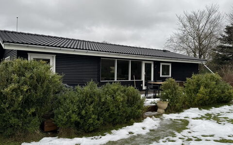 Severine - 1Km to the Fjord: Maison, Toit, Domicile, Siding, Chalet, Porte, Cour, Ferme, Fenêtre À Guillotine, Pelouse