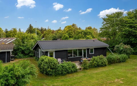 Severine - 1Km to the Fjord: Maison, Arbuste, Chalet, Domicile, Toit, Ferme, Jardin, Siding, Biens, Pelouse