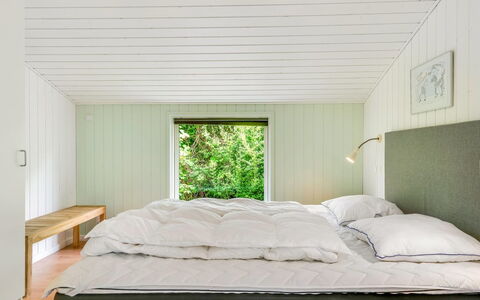 Severine - 1Km to the Fjord: Chambre, Design Intérieur, Bois, Lit, Sol, Drap De Lit, Meubles, Sol, Literie, Plafond