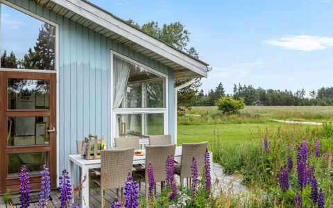 Gebko - 750M from the Sea: Chalet, Domicile, Arbuste, Porte, Lot Terre, Jardin, Couverture De Sol, Siding, Batiments Jardin, Ferme
