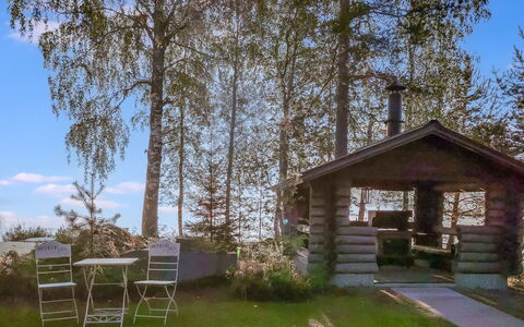 Sinikello: Chalet, Jardin, Ombre, Arrière-Cour, Cour, Batiments Jardin, Structure En Plein Air, Aménagement Paysager, Cabane En Rondins, Mobilier De Jardin