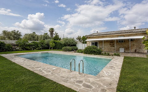 Villa Fontanazza: Piscine, Biens, Composite, Arrière-Cour, Jardin, Recours, Ferme, Aménagement Paysager, Hacienda, Ombre