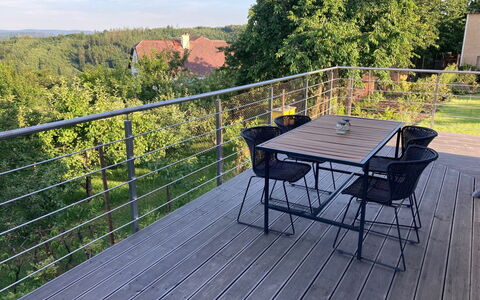 Hillside View: Meubles, Bois, Mobilier De Jardin, Plate-Forme, Dur, Chaise, Balcon, Composite, Parquet, Tableau De Plein Air