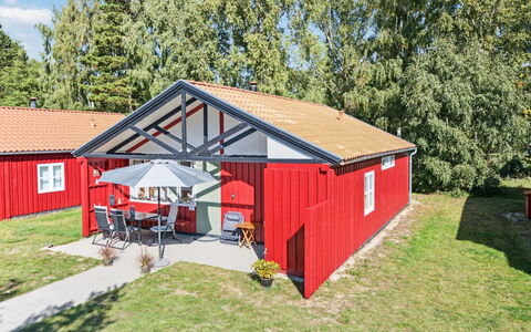 Eivi - 200M from the Sea: Domicile, Toit, Chalet, Ombre, Cabanon, Batiments Jardin, Cour, Ferme, Grange, Siding