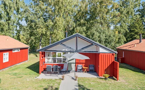 Eivi - 200M from the Sea: Domicile, Chalet, Ombre, Cabanon, Cour, Batiments Jardin, Pelouse, Siding, Arrière-Cour, Cabane En Rondins