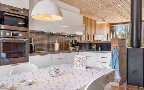 Eivi - 200M from the Sea: Cuisine, Design Intérieur, Meubles, Luminaire, Sol, Comptoir, Bois, Plafond, Appareil De Cuisine, Sol