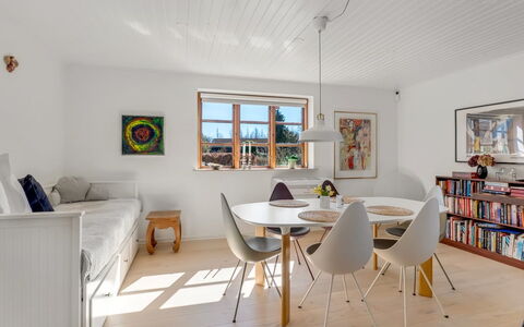 Fausta - 2Km from the Sea: Meubles, Design Intérieur, Sol, Sol, Mur, Bois, Plafond, Canapé, Table, Salon