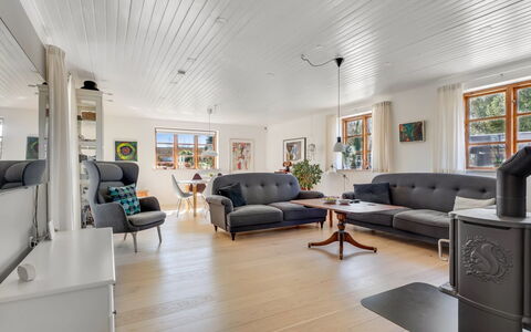 Fausta - 2Km from the Sea: Meubles, Canapé, Design Intérieur, Bois, Salon, Sol, Plafond, Sol, Domicile, Parquet
