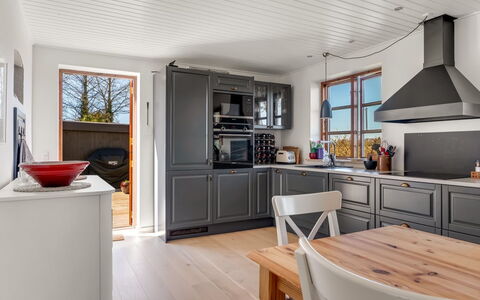 Fausta - 2Km from the Sea: Cuisine, Sol, Design Intérieur, Appareil De Cuisine, Bois, Cabinetry, Meubles, Plafond, Comptoir, Sol