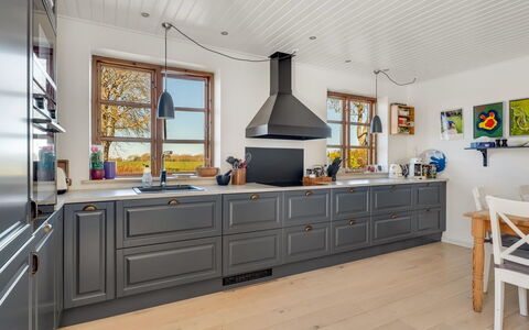 Fausta - 2Km from the Sea: Bois, Sol, Cuisine, Design Intérieur, Cabinetry, Sol, Appareil De Cuisine, Meubles, Comptoir, Principaux Appliance
