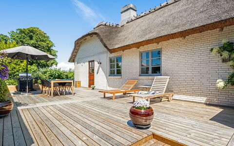 Fausta - 2Km from the Sea: Meubles, Bois, Design Intérieur, Sol, Sol, Chaise, Pièce, Plafond, Salon, Appartement