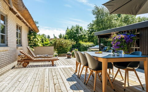 Fausta - 2Km from the Sea: Meubles, Bois, Design Intérieur, Sol, Sol, Chaise, Pièce, Plafond, Salon, Appartement