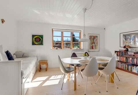 Fausta - 2Km from the Sea: Meubles, Design Intérieur, Sol, Sol, Mur, Bois, Plafond, Canapé, Table, Salon