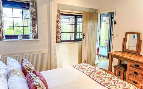 Barley Cottage: Meubles, Bois, Chaise, Sol, Mer, Balcon, Clôture, Plate-Forme, Dur, Tache De Bois