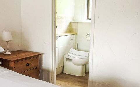 Windbury Cottage: Meubles, Bois, Chaise, Sol, Mer, Balcon, Clôture, Plate-Forme, Dur, Tache De Bois