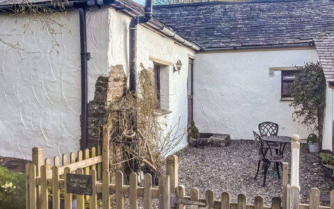 Windbury Cottage: Meubles, Bois, Chaise, Sol, Mer, Balcon, Clôture, Plate-Forme, Dur, Tache De Bois