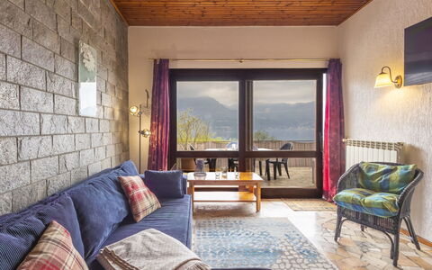 A Moment of Peace: Meubles, Bois, Sol, Design Intérieur, Sol, Plafond, Pièce, Canapé, Salon, Chaise