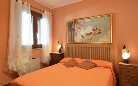 Villa Ina: Meubles, Lit, Chambre, Design Intérieur, Literie, Drap De Lit, Mur, Linge, Bois, Pièce