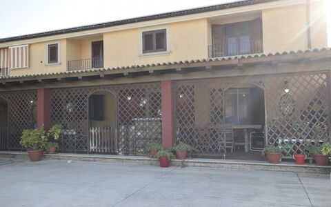 Villa Ina: Pot De Fleur, Plante D'Appartement, Cour, Structure En Plein Air, Balcon