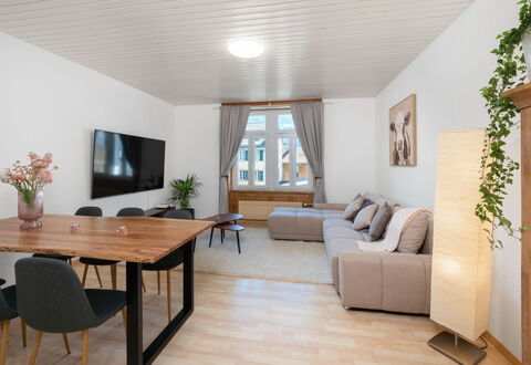 Apartment Troja: Meubles, Design Intérieur, Sol, Sol, Canapé, Parquet, Mur, Table, Bois, Salon
