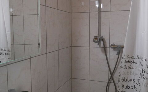Apartment Goldey: Salle De Bains, Lavabo, Luminaire Plomberie, Sol, Évier, Design Intérieur, Sol, Robinet, Plomberie, Pièce