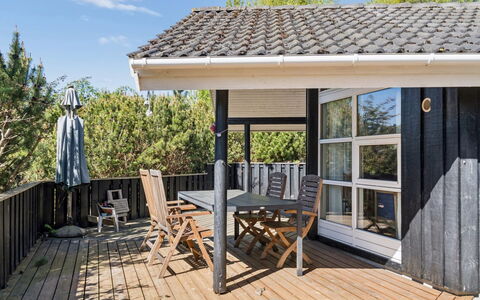 Euphemia - 200M from the Sea: Meubles, Bois, Design Intérieur, Sol, Sol, Chaise, Pièce, Plafond, Salon, Appartement