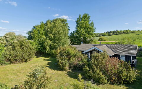 Euphemia - 200M from the Sea: Herbe, Arbuste, Chalet, Communauté Des Plantes, Domicile, Couverture De Sol, Biens, Prairie, Jardin, Ferme