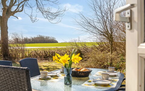 Farah - 2Km to the Fjord: Meubles, Mobilier De Jardin, Table, Chaise, Tableau De Plein Air, Table Cuisine Et Salle A Manger, Jardin, Printemps, Pelouse, Aménagement Paysager