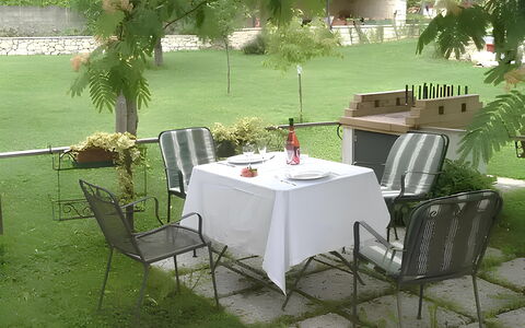 La Corte di Marga - Casa Gustet: Meubles, Chaise, Mobilier De Jardin, Table, Tableau De Plein Air, Ombre, Jardin, Parapluie, Arrière-Cour, Nappe De Table