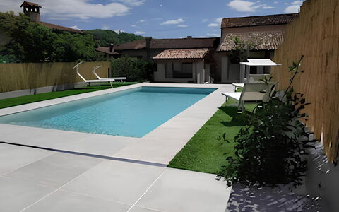 La Corte di Marga - Casa Gustet: Piscine, Composite, Béton, Biens, Arrière-Cour, Cour, Ombre, Aménagement Paysager, Cour, Villa