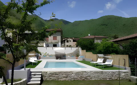 La Corte di Marga - Casa Gustet: Piscine, Mobilier De Jardin, Recours, Chaîne De Montagnes, Ombre, Jardin, Dalle, Cour, Hacienda, Biens