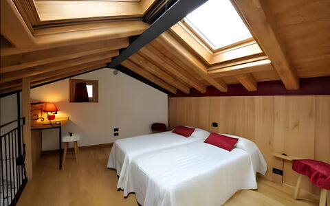 La Corte di Marga - Casa Gustet: Bois, Design Intérieur, Plafond, Sol, Sol, Domicile, Appartement, Chambre, Lit, Pièce