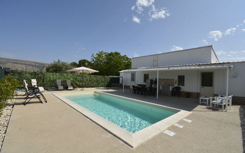 Villa Cosentini: Piscine, Composite, Ombre, Mobilier De Jardin, Biens, Recours, Béton, Chaise, Cour, Villa