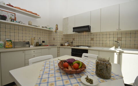 Villa del Monte by Geco Vacation Rentals: Sol, Design Intérieur, Meubles, Cuisine, Comptoir, Plafond, Sol, Appareil De Cuisine, Pièce, Éclairage