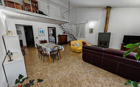 Villa del Monte: Sol, Sol, Design Intérieur, Meubles, Pièce, Plafond, Appartement, Canapé, Salon