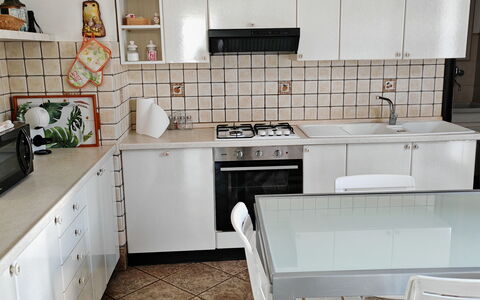 Villa del Monte: Cuisine, Appareil De Cuisine, Meubles, Comptoir, Sol, Principaux Appliance, Cabinetry, Design Intérieur, Sol, Bois