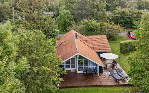 Elenor - 1.3Km from the Sea: Maison, Domicile, Zone Résidentielle, Toit, Chalet, Biens, Ferme, Pelouse, Aménagement Paysager, Jardin