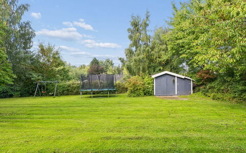 Elenor - 1.3Km from the Sea: Herbe, Arbuste, Jardin, Lot Terre, Pelouse, Couverture De Sol, Ombre, Arrière-Cour, Batiments Jardin