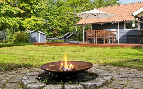 Elenor - 1.3Km from the Sea: Jardin, Pelouse, Chalet, Couverture De Sol, Mobilier De Jardin, Arrière-Cour, Cour, Ombre, Aménagement Paysager, Ferme