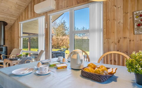 Heika - 6.8Km from the Sea: Meubles, Bois, Design Intérieur, Sol, Sol, Chaise, Pièce, Plafond, Salon, Appartement