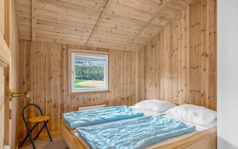 Heika - 6.8Km from the Sea: Bois, Plafond, Chambre, Design Intérieur, Sol, Sol, Pièce, Lit, Dur, Tache De Bois