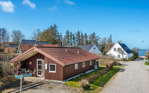 Heika - 6.8Km from the Sea: Bâtiment, Maison, Domicile, Toit, Chalet, Zone Résidentielle, Lot Terre, Biens, Village, Ferme