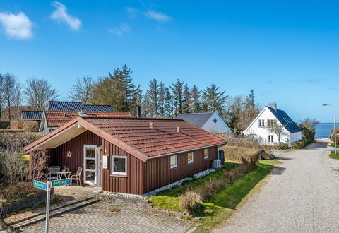 Heika - 6.8Km from the Sea: Bâtiment, Maison, Domicile, Toit, Chalet, Zone Résidentielle, Lot Terre, Biens, Village, Ferme