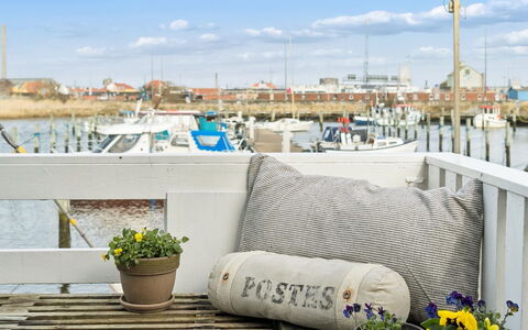 Ljubinka - 5M from the Sea: Mobilier De Jardin, Balcon, Pot De Fleur, Coussin, Plante D'Appartement, Osier, Plate-Forme
