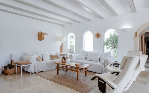Tika: Meubles, Canapé, Mur, Design Intérieur, Sol, Domicile, Salon, Sol, Appartement, Pièce