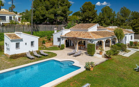 Tika: Biens, Manoir, Hacienda, Villa, Pelouse, Piscine, Aménagement Paysager, Cour, Ferme, Recours