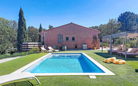 Villa Solhyllan: Piscine, Recours, Mobilier De Jardin, Loisir, Biens, Arrière-Cour, Ombre, Eco Hôtel, Jardin, Hacienda